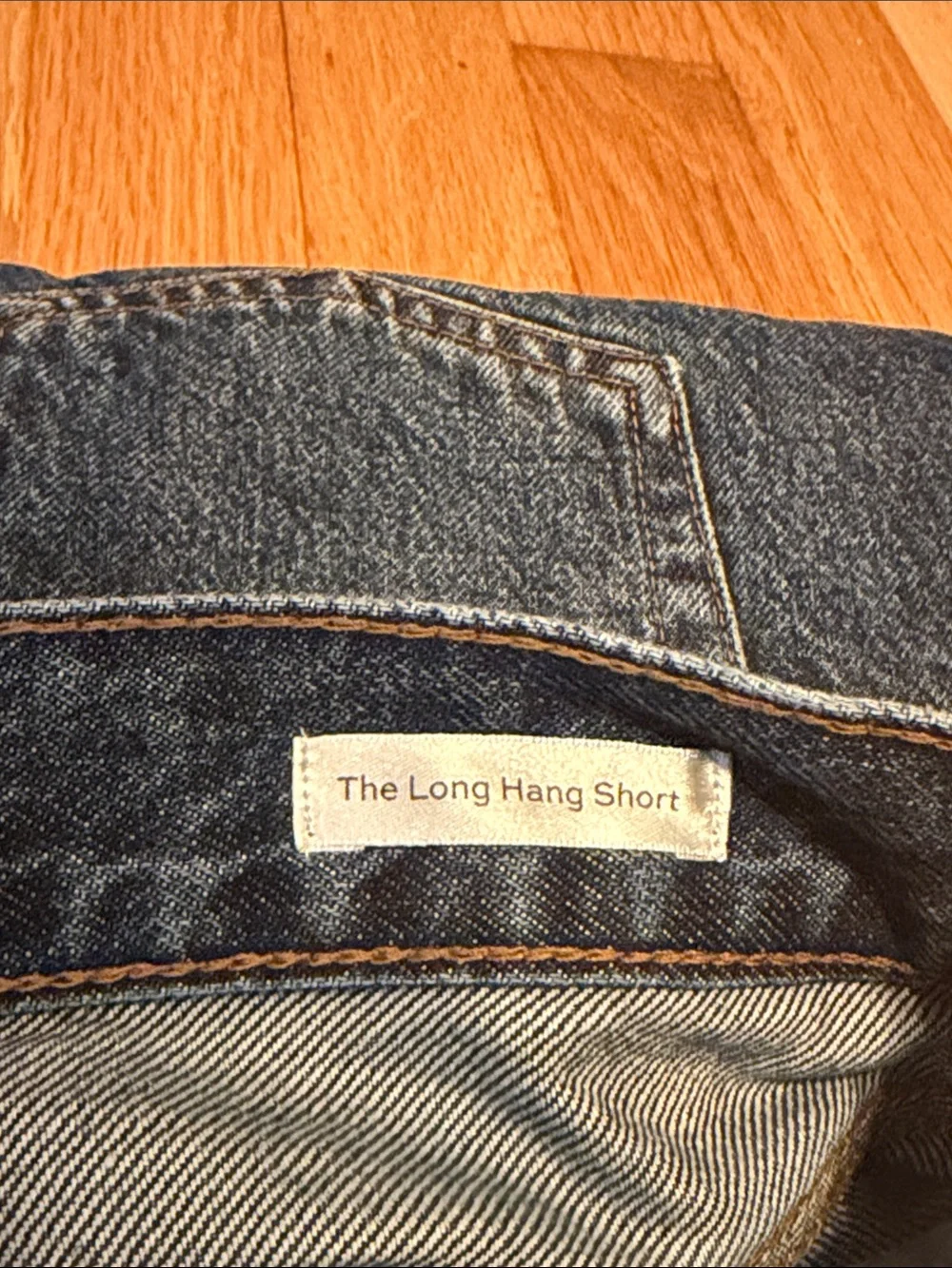 Frame Denim The Long Hang Jean Shorts in “Goose” wash - Size 24